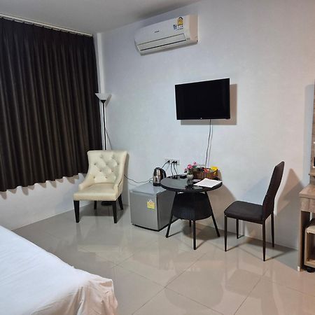 Dorothys Otel Pattaya Dış mekan fotoğraf