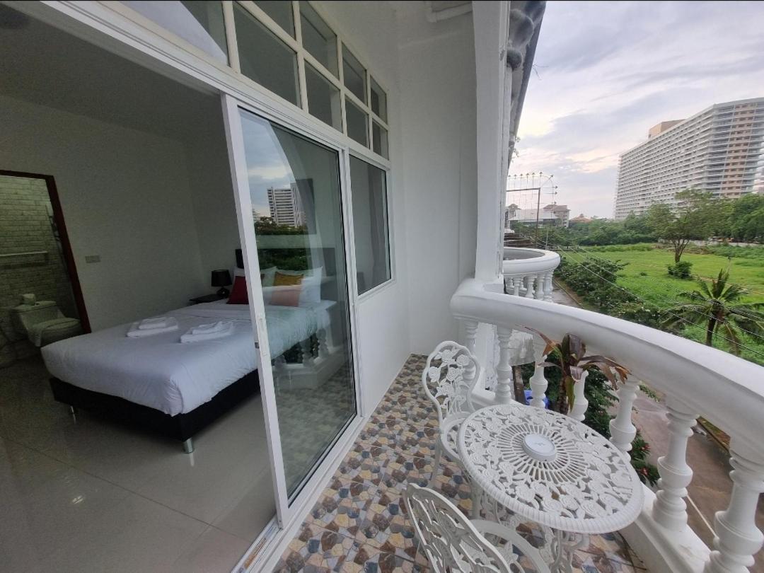 Dorothys Otel Pattaya Dış mekan fotoğraf
