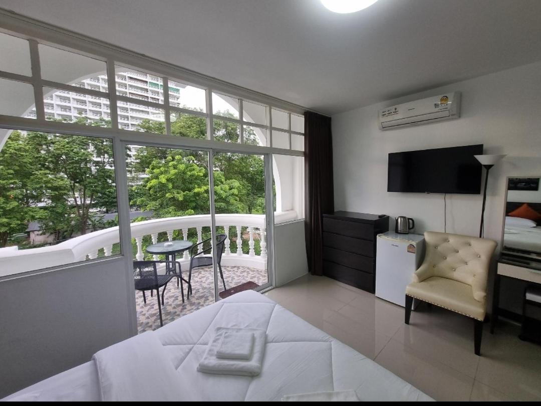 Dorothys Otel Pattaya Dış mekan fotoğraf